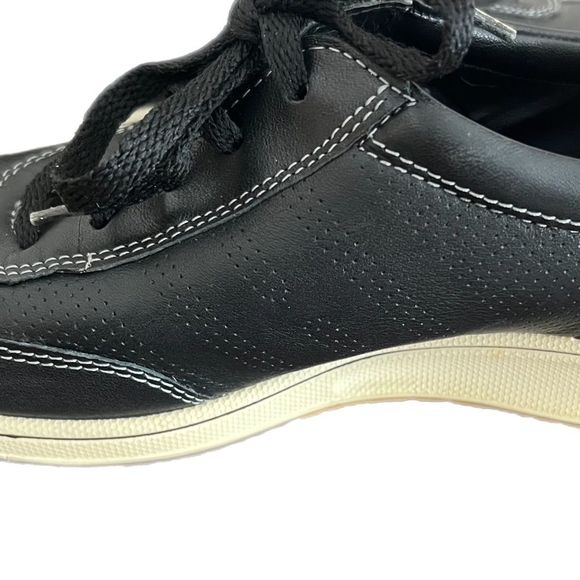 Ecco Black Low Profile Leather Sneakers. Size 38 (7-7.5) Great Condition!! - Picture 7 of 12